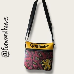 Loungefly Harry Potter Gryffindor Passport Crossbody Bag – Adjustable Strap